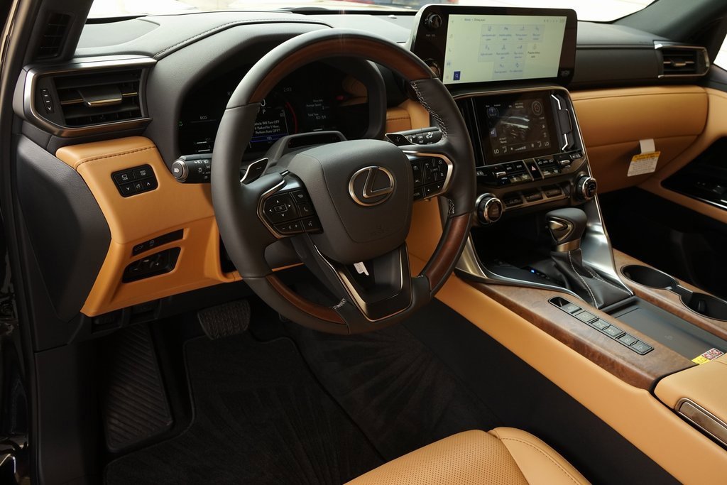 Used 2025 Lexus LX 600 4WD w/ Luxury Package image 8