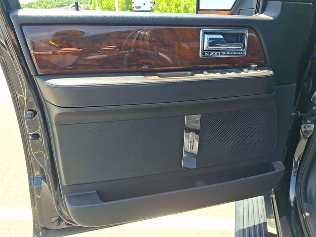 Used 2013 Lincoln Navigator 4WD w/ HD Trailer Tow Pkg image 12