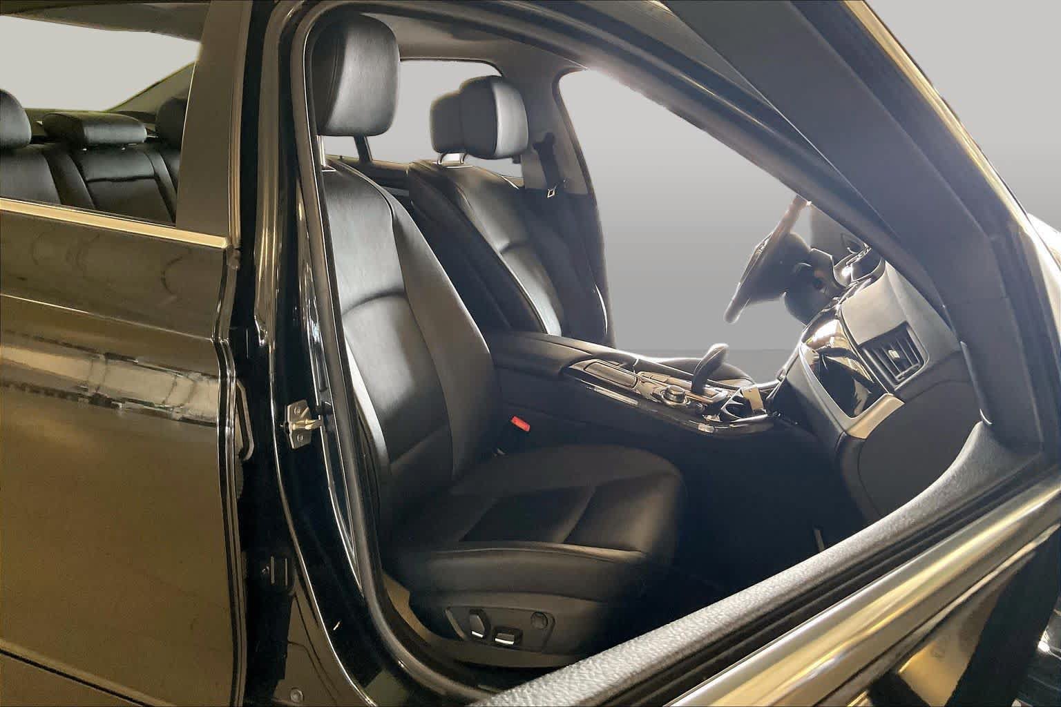 Used 2012 BMW 535i xDrive Sedan AWD/4WD image 8