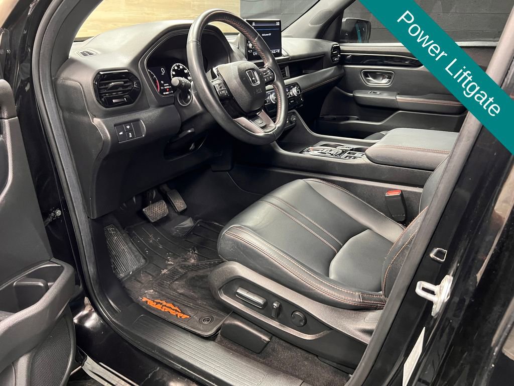 Used 2025 Honda Pilot TrailSport image 3