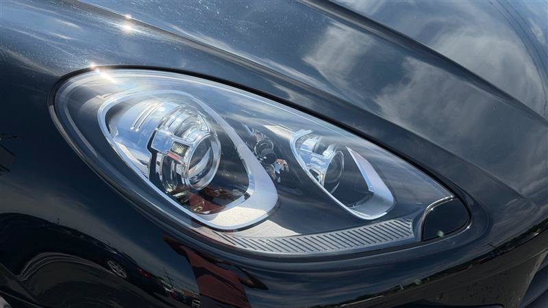 Used 2018 Porsche Macan Turbo AWD/4WD image 11