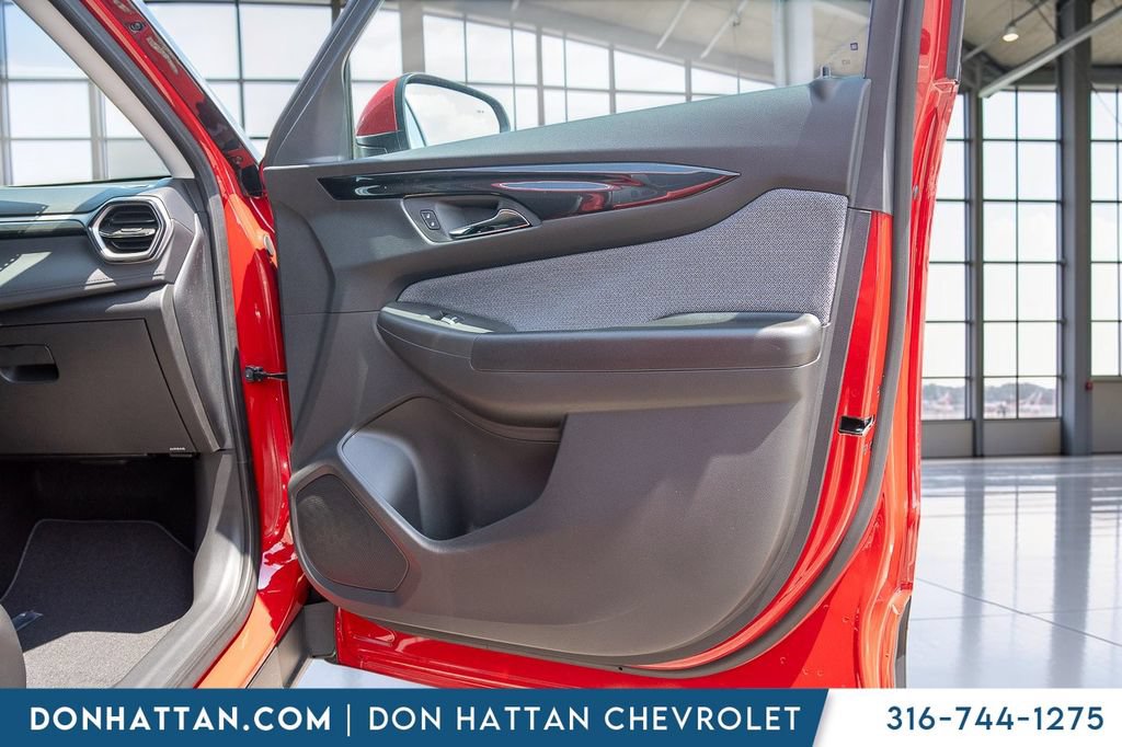 New 2026 Chevrolet TrailBlazer LT w/ Driver Confidence Package FWD image 21