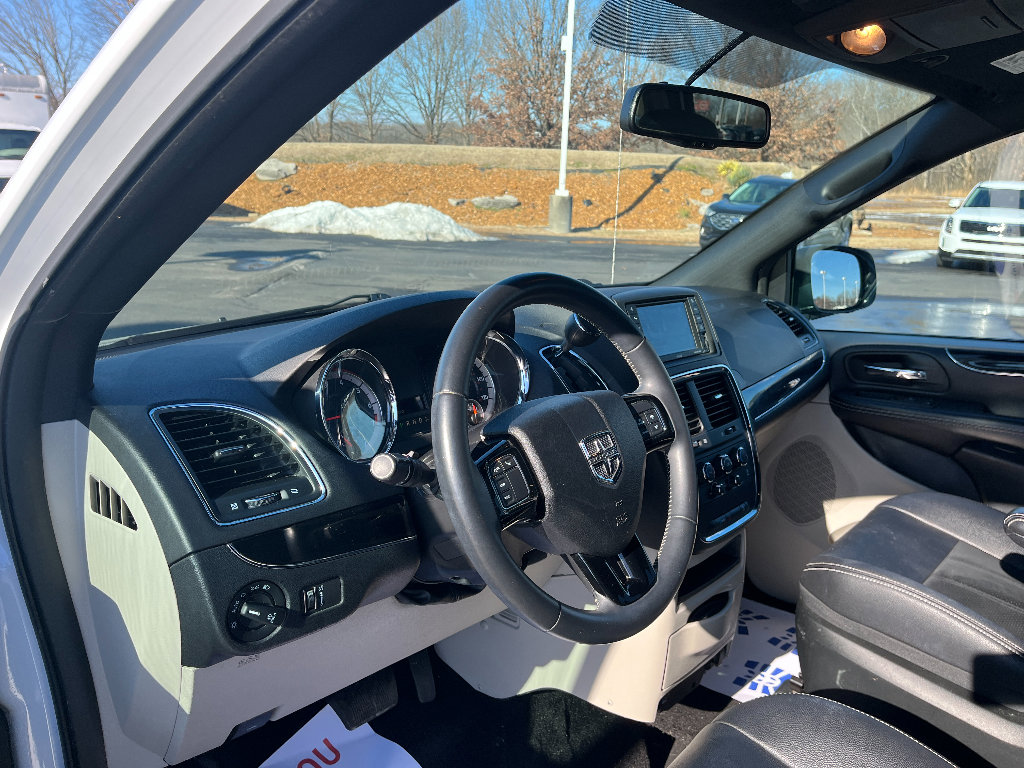 Used 2018 Dodge Grand Caravan SXT image 34