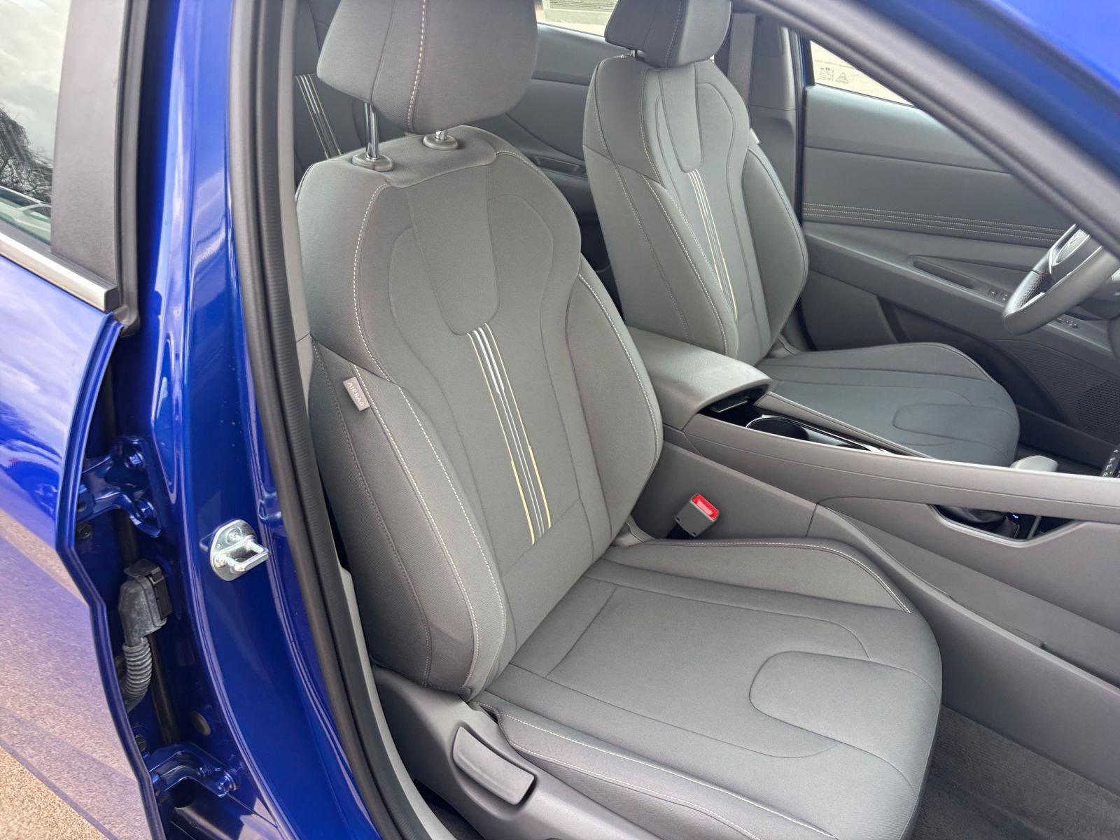 Used 2025 Hyundai Elantra SEL image 37