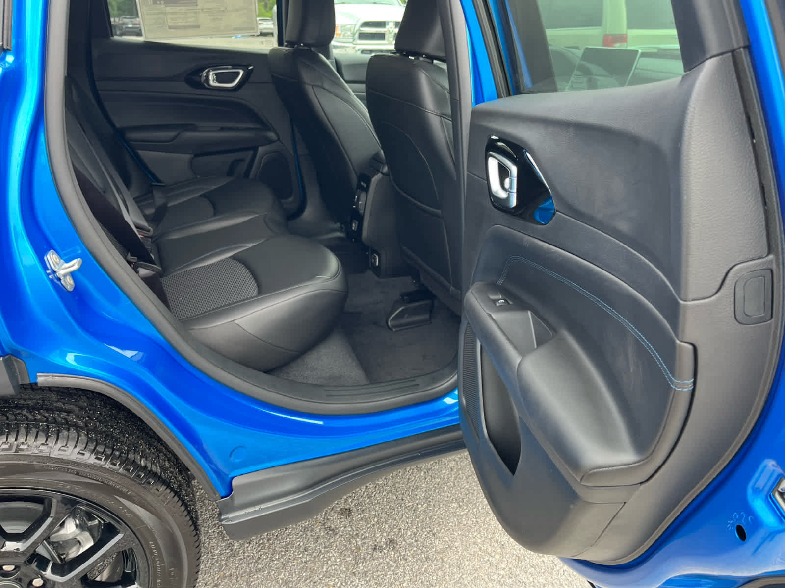 New 2026 Jeep Compass Latitude AWD/4WD image 28
