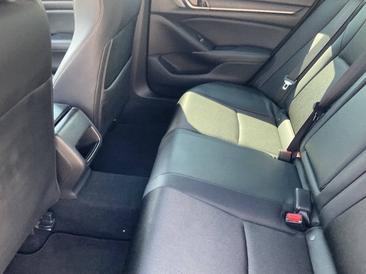 Used 2018 Honda Accord Sport image 12