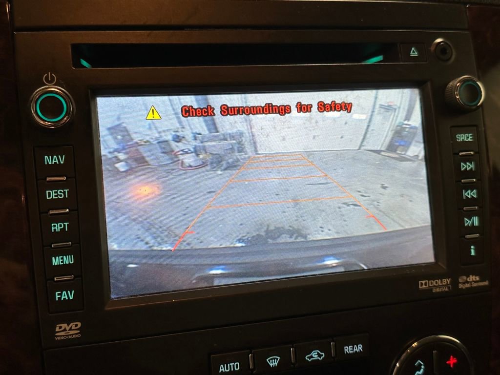 Used 2014 GMC Yukon XL Denali image 23