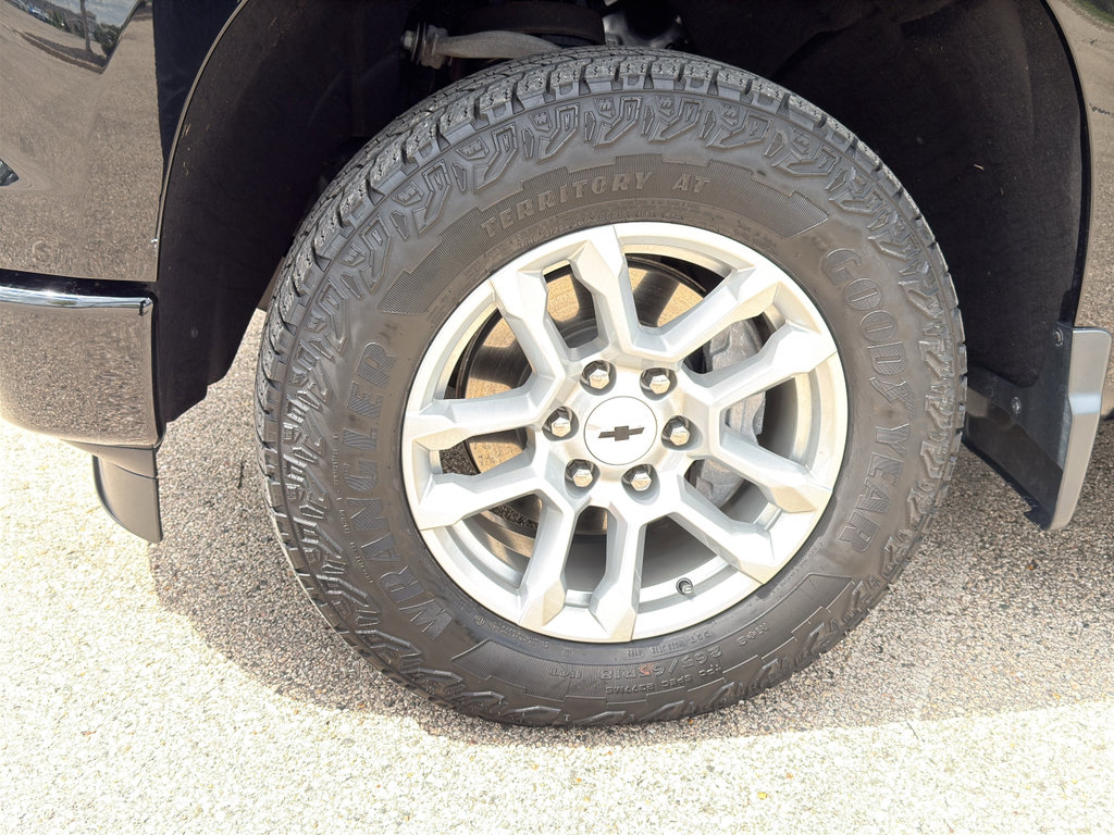 Used 2023 Chevrolet Silverado 1500 RST w/ Z71 Off-Road Package AWD/4WD image 9
