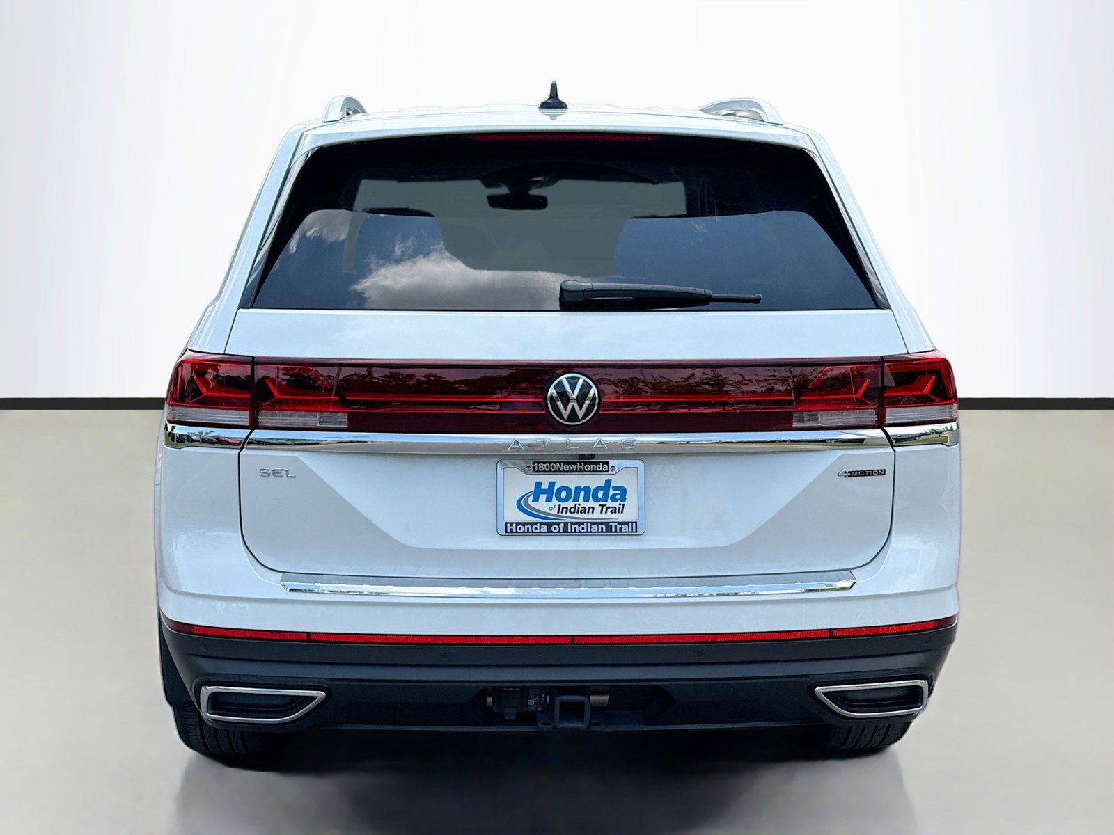 Used 2024 Volkswagen Atlas SEL AWD/4WD image 6