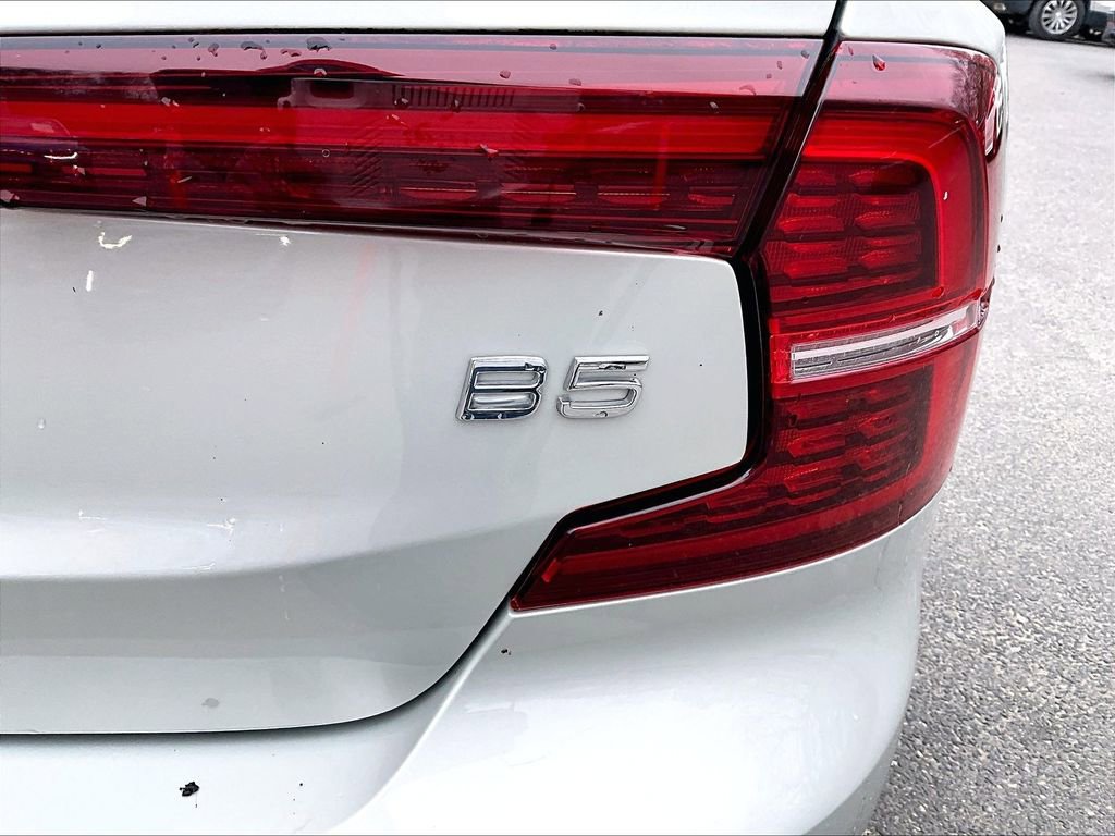 Used 2022 Volvo S60 B5 Momentum w/ Climate Package FWD image 8