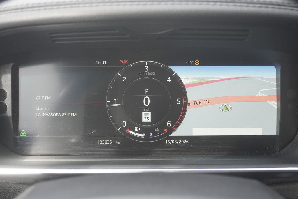 Used 2018 Land Rover Range Rover Sport HSE image 11