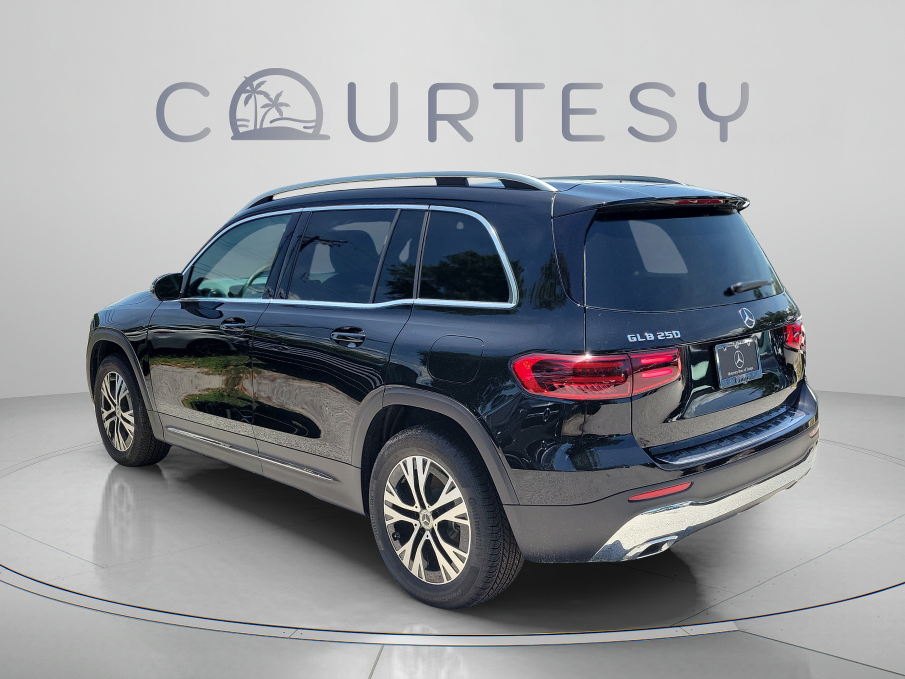 Used 2026 Mercedes-Benz GLB 250 image 2