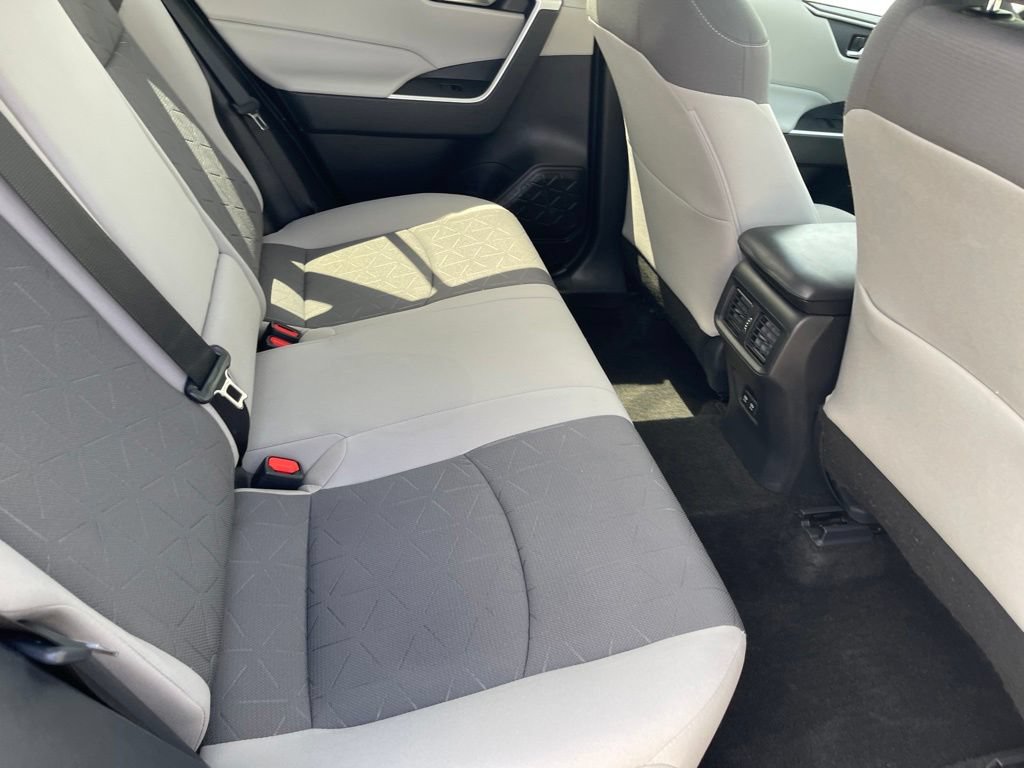 Used 2021 Toyota RAV4 XLE w/ Convenience Package FWD image 31