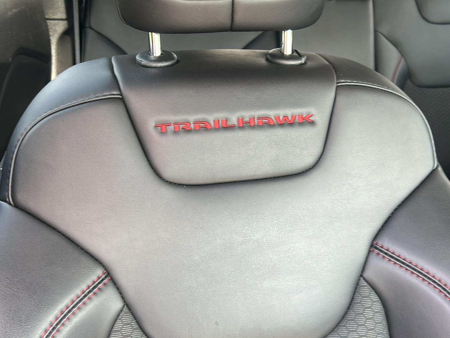 Used 2022 Jeep Cherokee Trailhawk AWD/4WD image 39