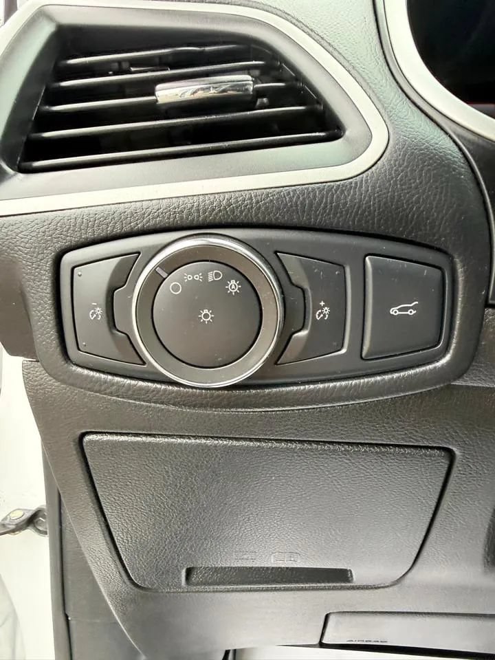 Used 2018 Ford Edge SEL w/ Equipment Group 201A AWD/4WD image 20