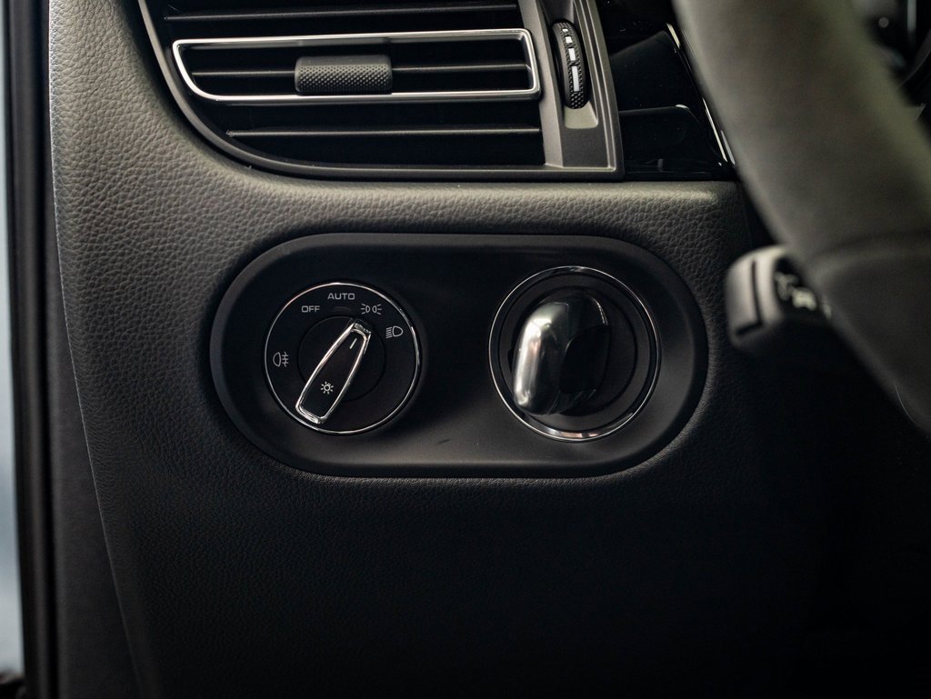 New 2026 Porsche Macan Turbo image 44