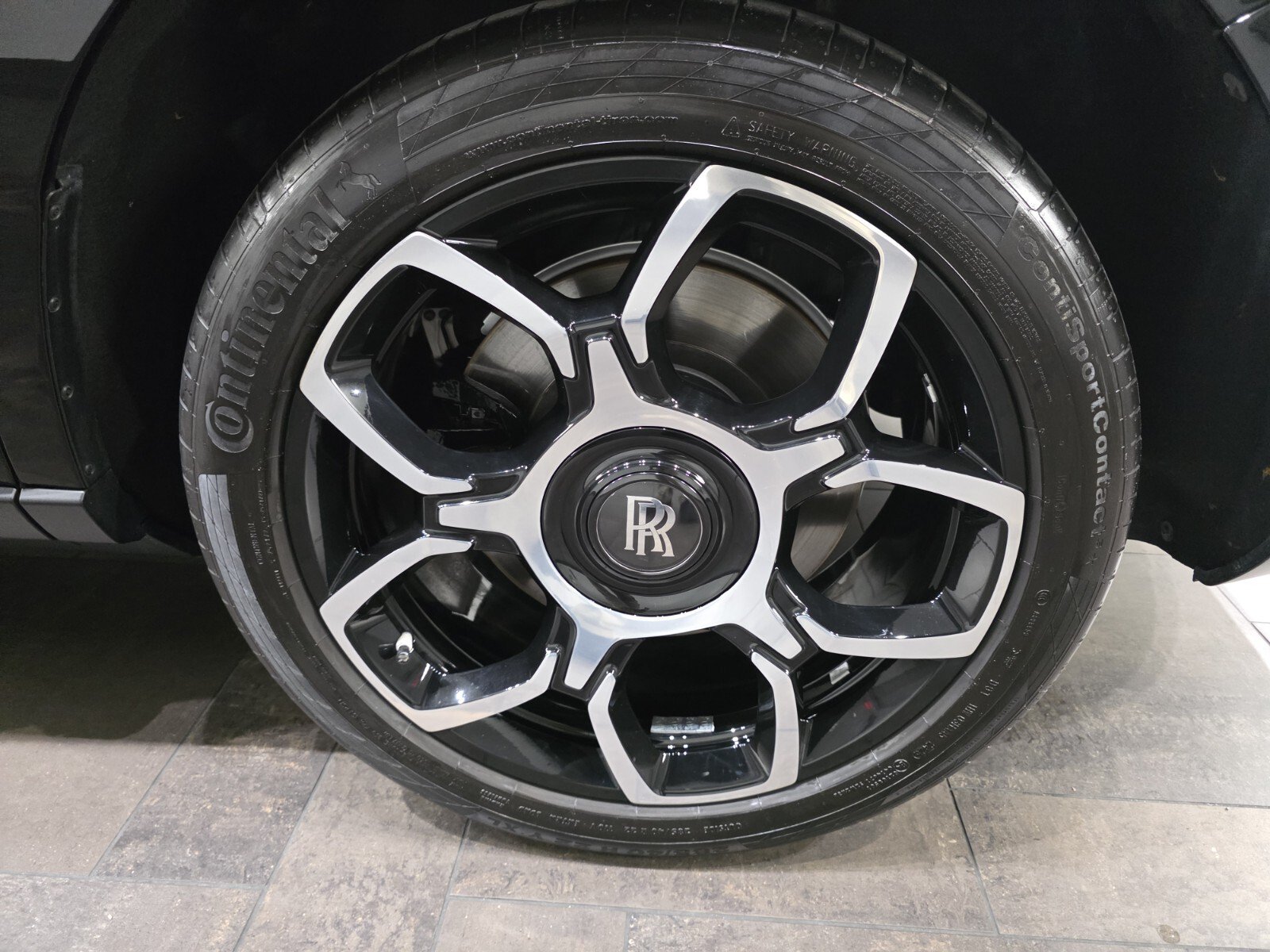 Used 2024 Rolls-Royce Cullinan Black Badge w/ Leather Finishing Pack AWD/4WD image 15