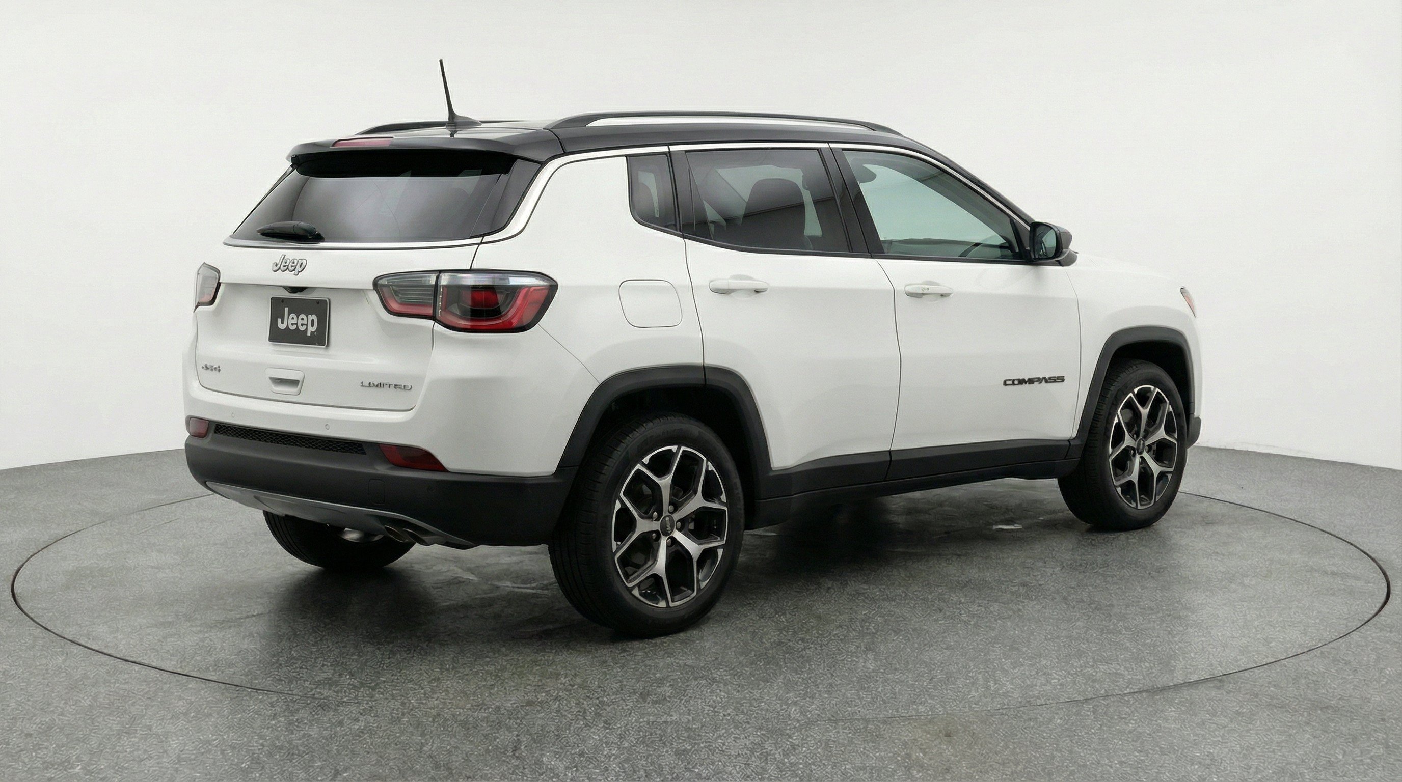 Used 2025 Jeep Compass Limited AWD/4WD image 9