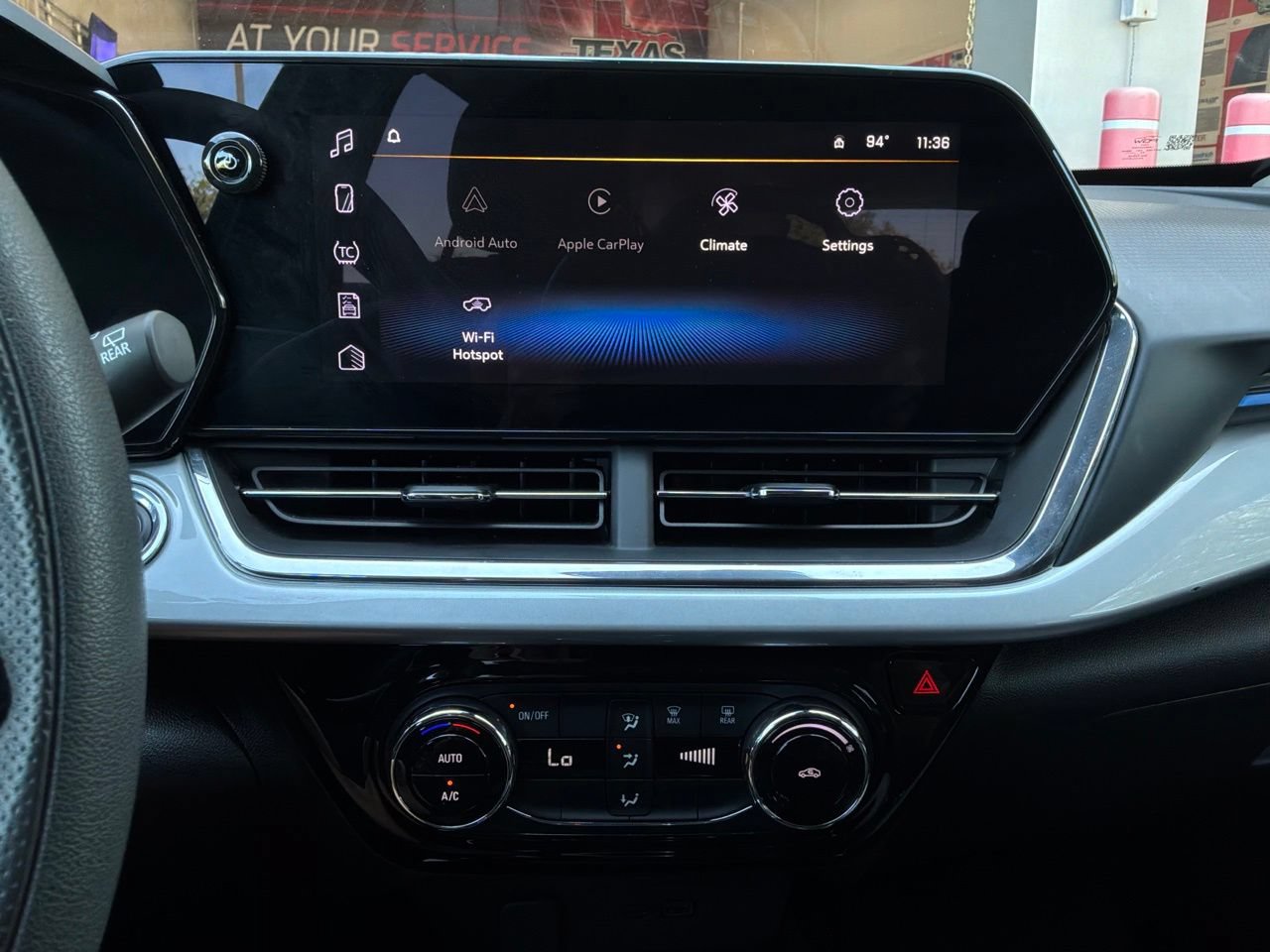 Used 2025 Chevrolet Trax LT FWD image 28