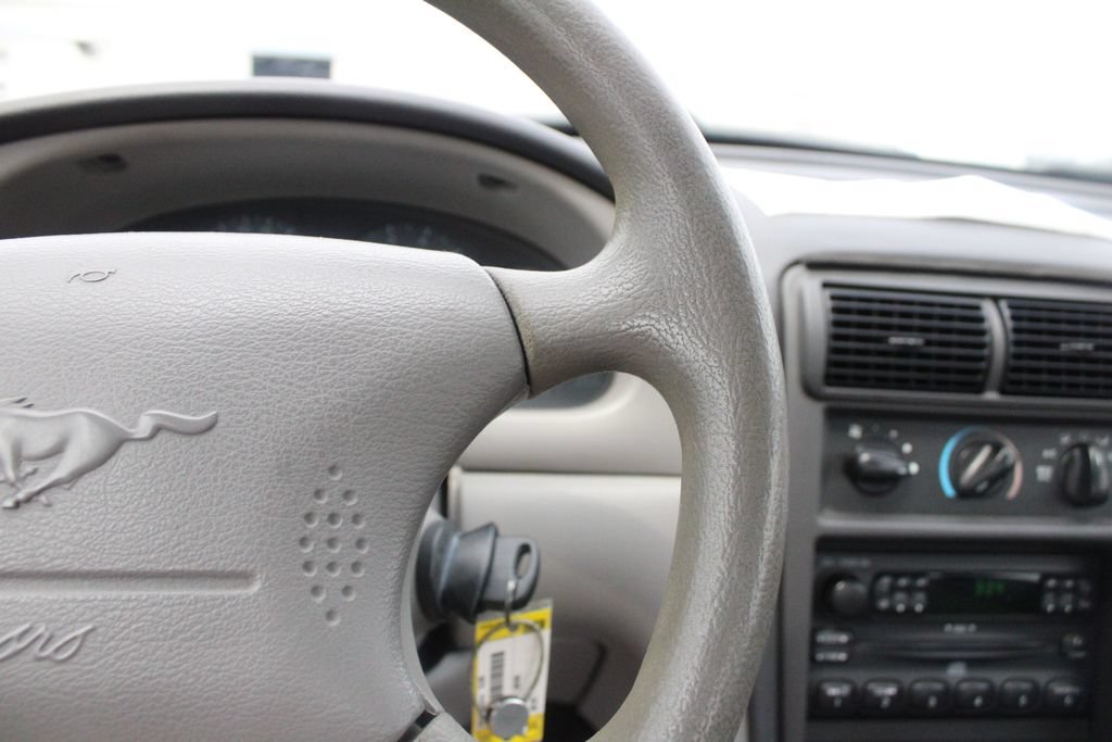 Used 2003 Ford Mustang Coupe RWD image 9