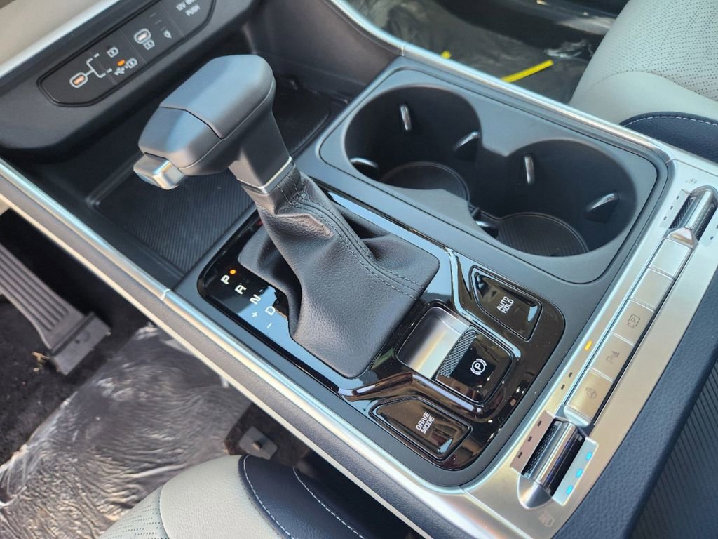 Certified 2025 Kia Carnival SX Prestige image 24