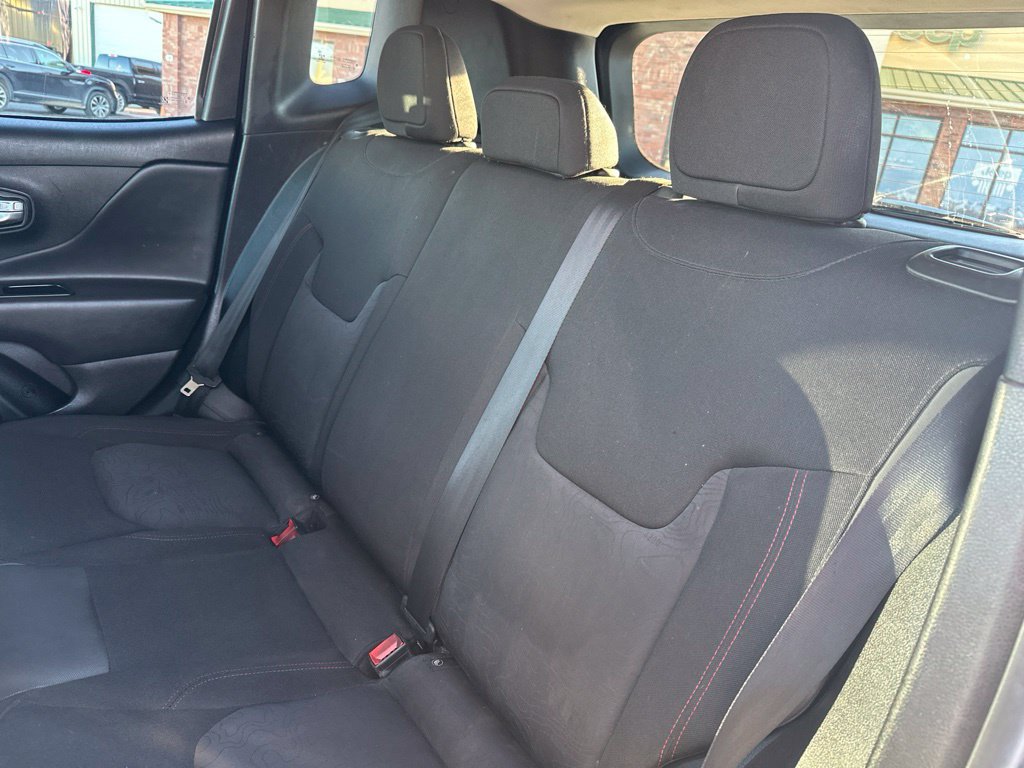 Used 2019 Jeep Renegade Trailhawk w/ Cold Weather Group II AWD/4WD image 14
