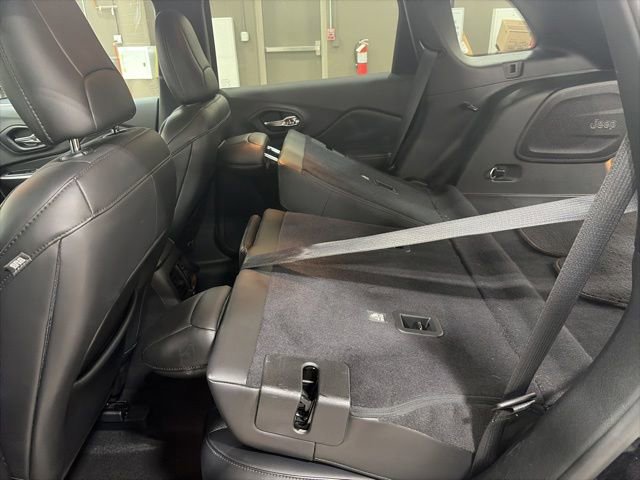 Used 2020 Jeep Cherokee Limited AWD/4WD image 13