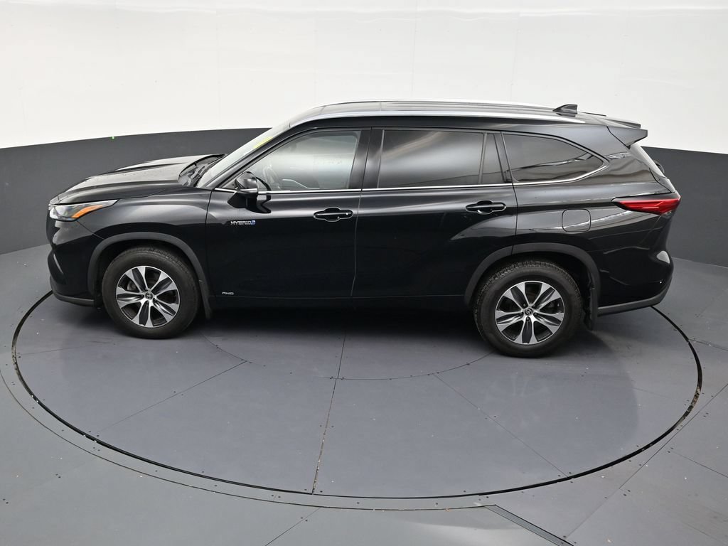 Used 2021 Toyota Highlander XLE AWD/4WD image 13