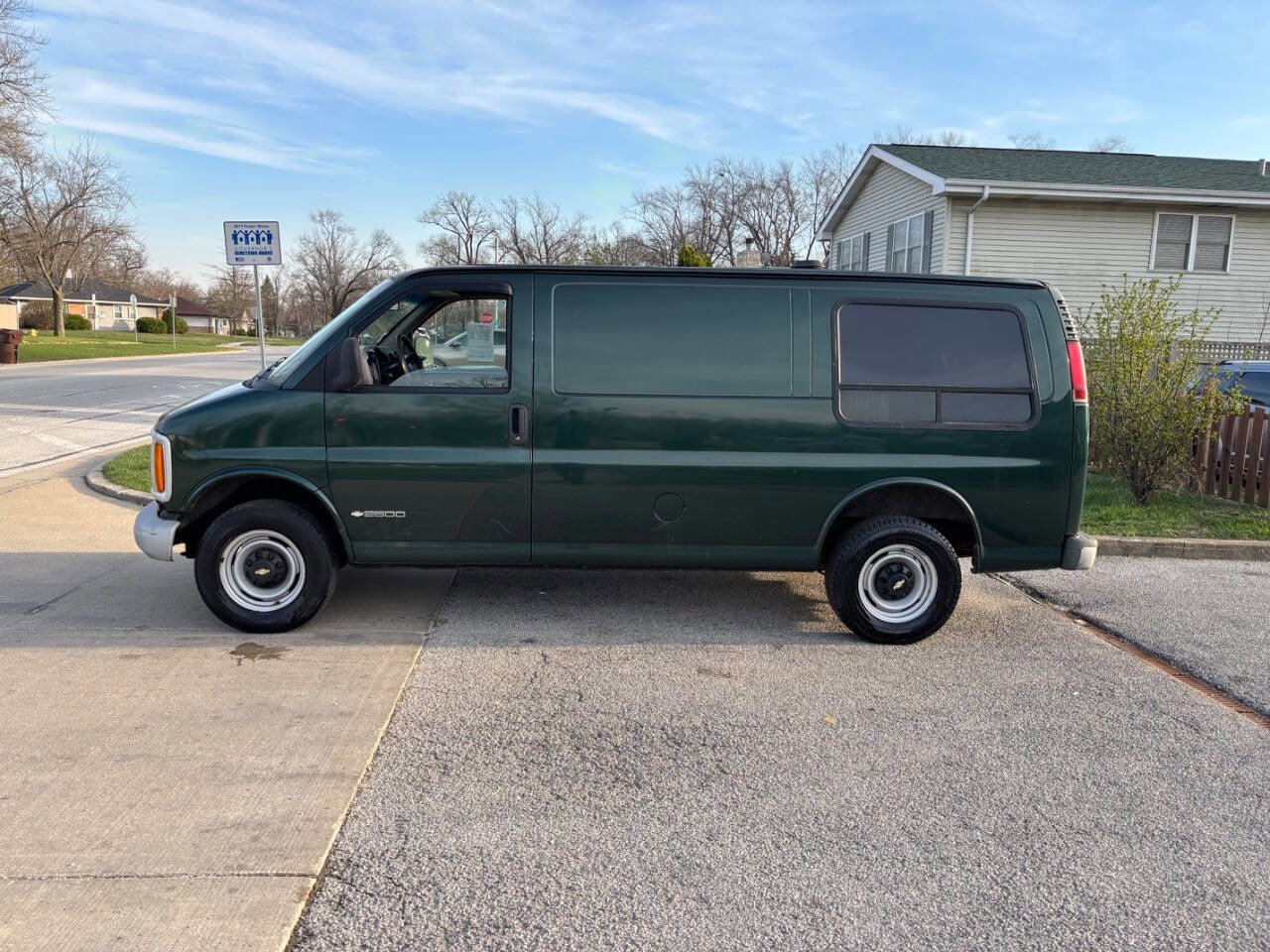 Used 2002 Chevrolet Express 2500 w/ Convenience Pkg 1 image 3