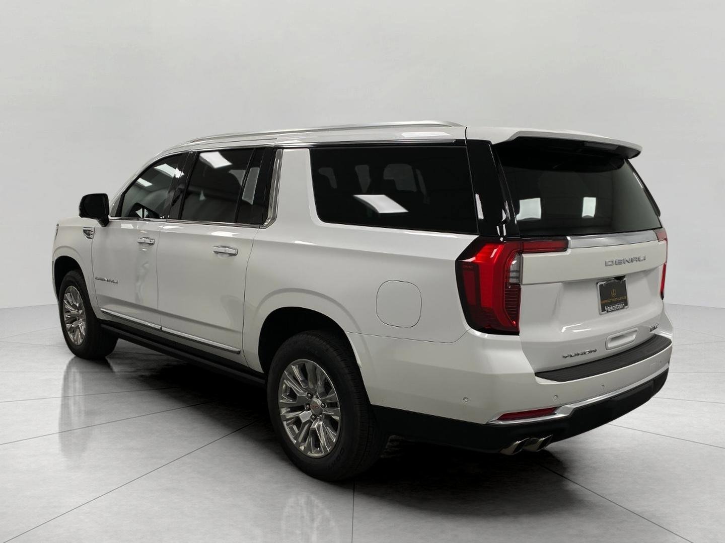 Used 2025 GMC Yukon XL Denali w/ Sun & Power Step Package image 9
