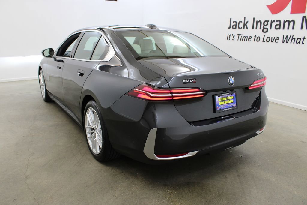 Used 2024 BMW 530i w/ Convenience Package image 2