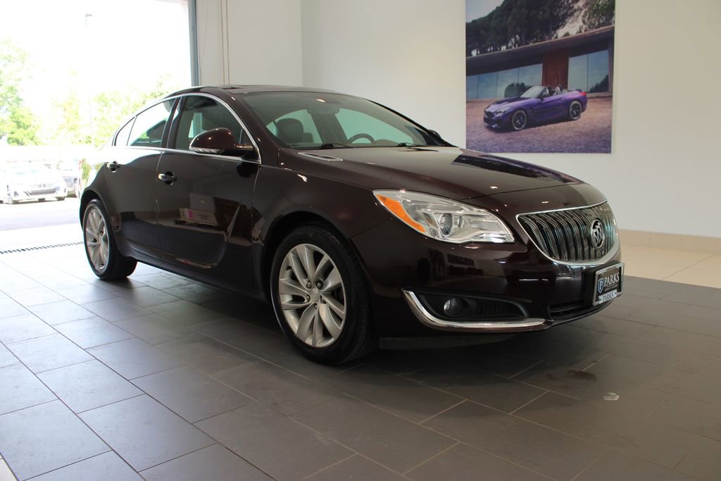 Used 2017 Buick Regal AWD image 2