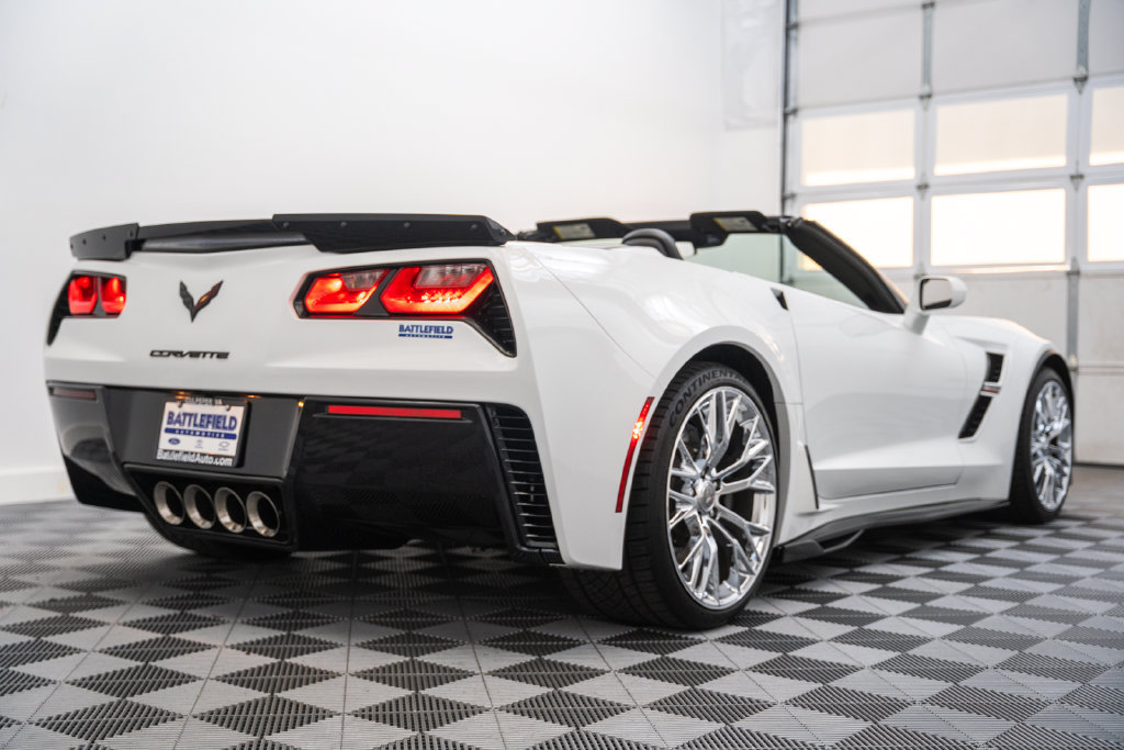 Used 2017 Chevrolet Corvette Grand Sport w/ Carbon Flash Badge Package RWD image 5