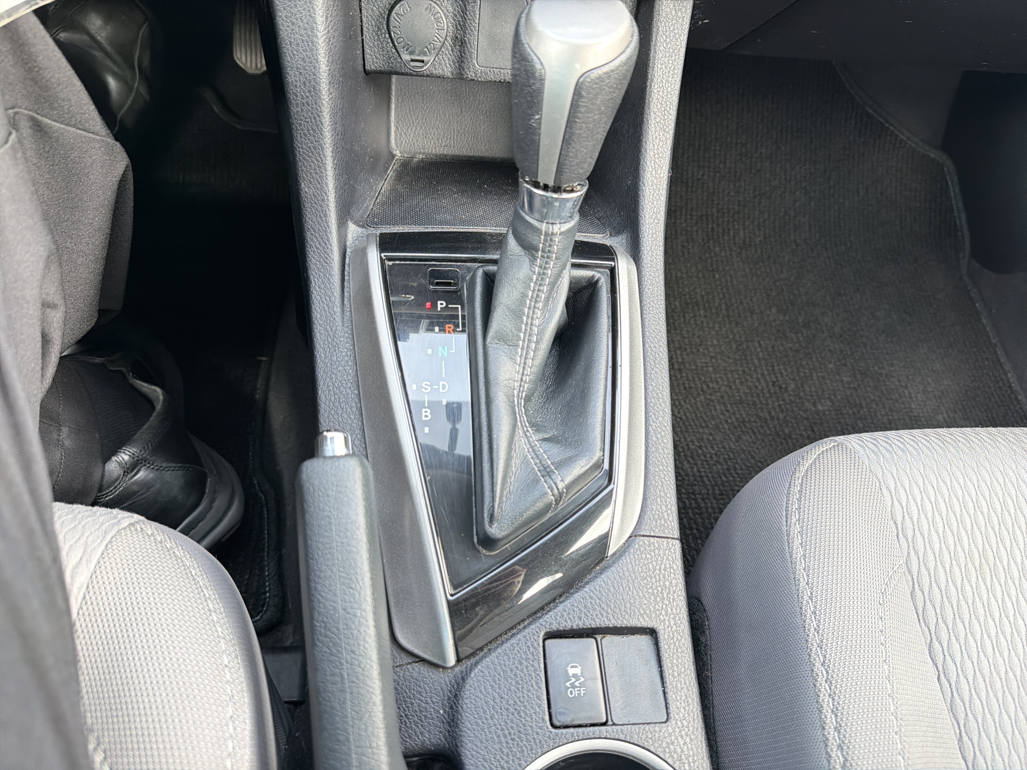 Used 2015 Toyota Corolla LE w/ Body Protection Package #1 FWD image 29