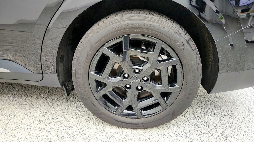 Used 2025 Kia Carnival SX Prestige FWD image 9