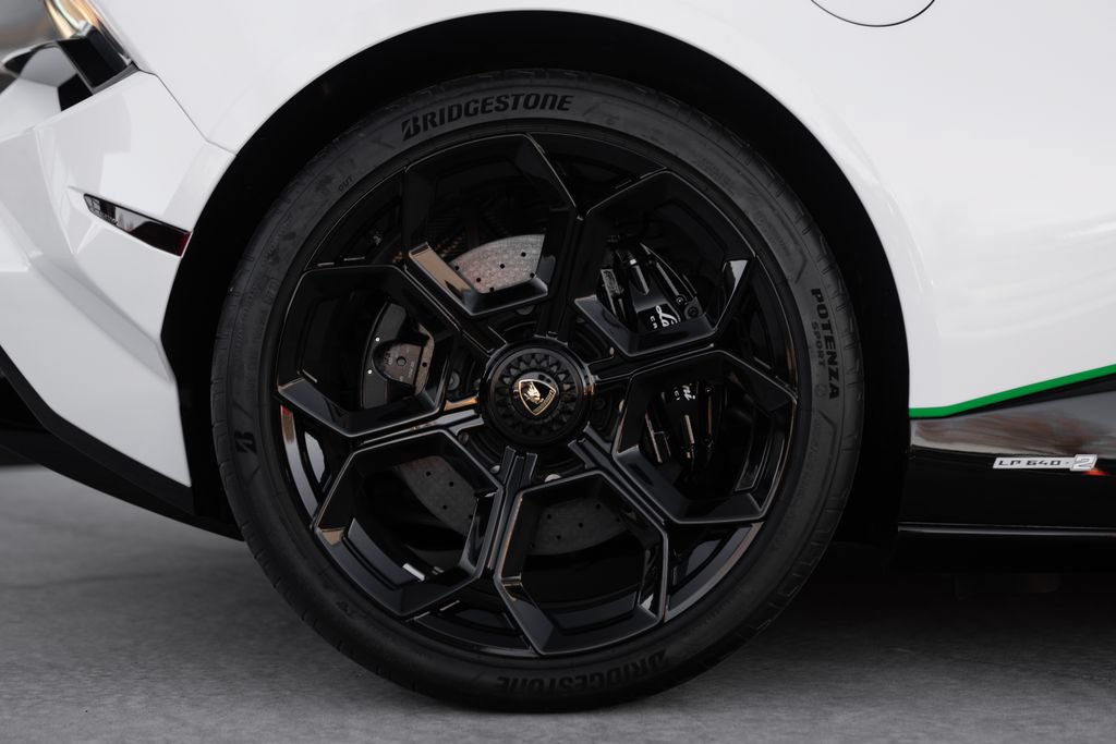 Used 2023 Lamborghini Huracan Tecnica RWD image 17
