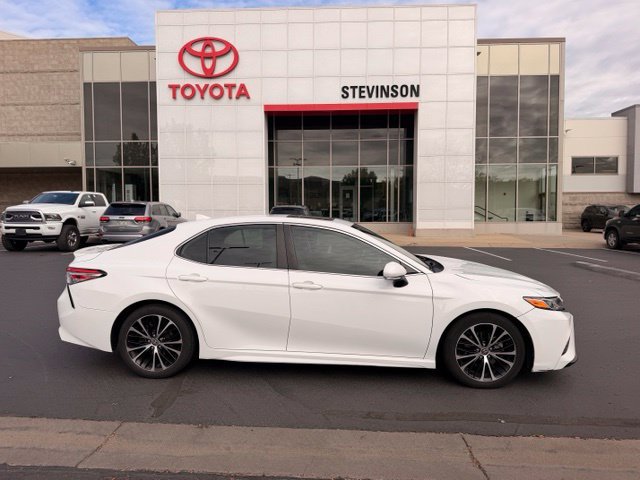 Used 2020 Toyota Camry SE w/ Moonroof Package AWD/4WD image 1