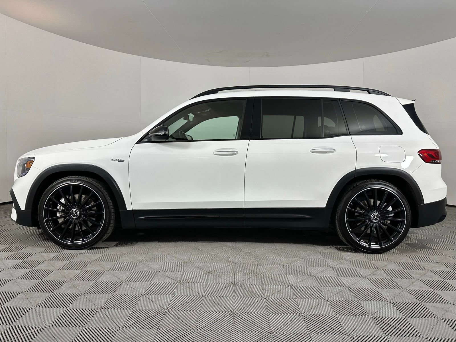 Used 2022 Mercedes-Benz GLB 35 AMG 4MATIC image 16