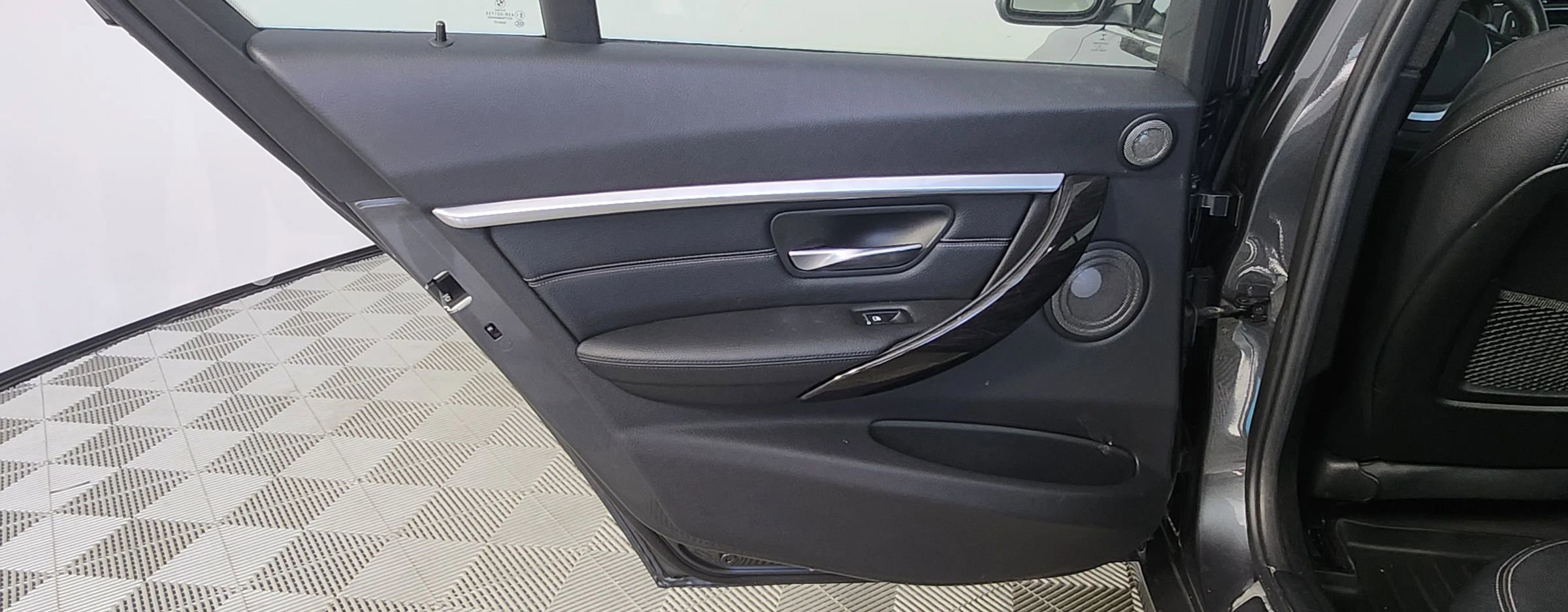 Used 2016 BMW 330e image 13