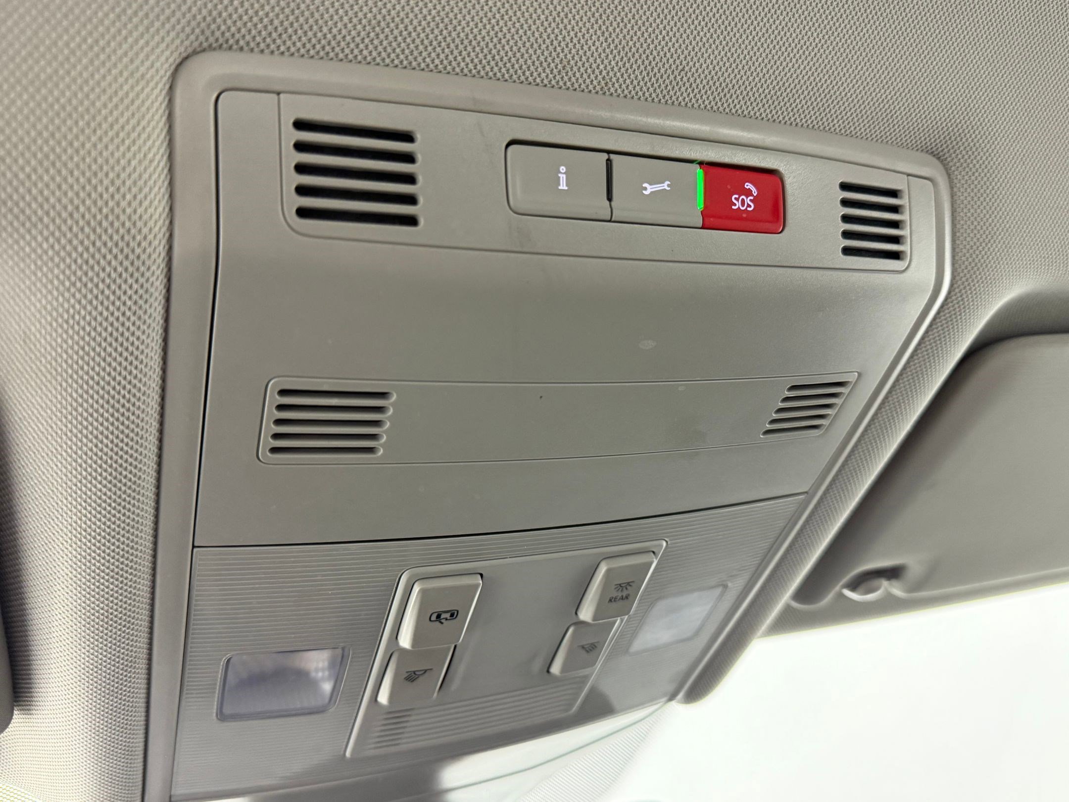 Used 2024 Volkswagen Jetta SE image 19