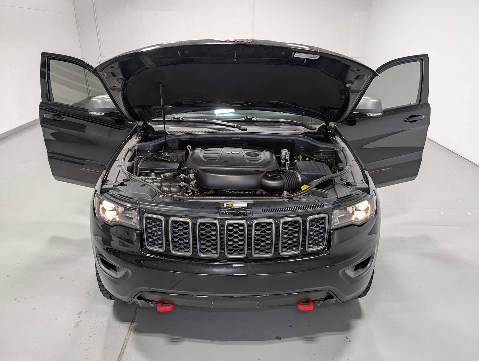 Used 2017 Jeep Grand Cherokee Trailhawk AWD/4WD image 13