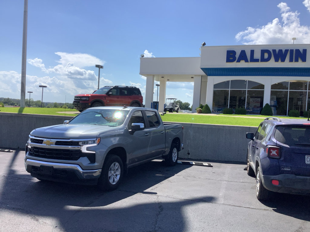 Used 2025 Chevrolet Silverado 1500 LT AWD/4WD image 3