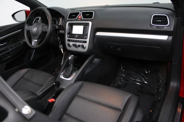 Used 2014 Volkswagen Eos Komfort FWD image 21