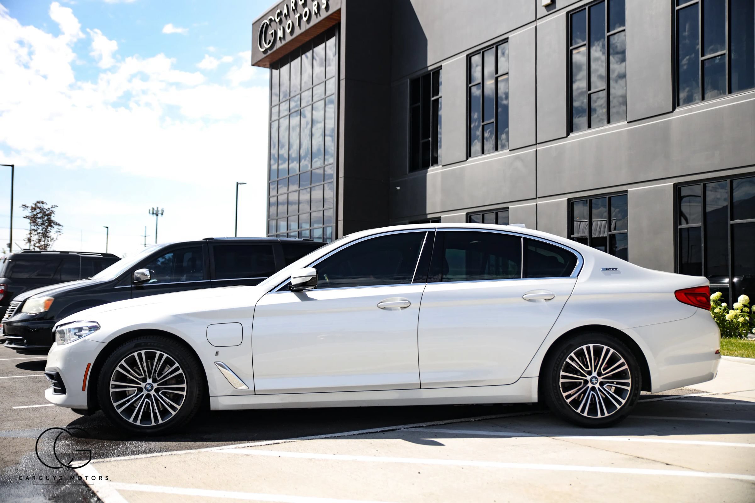 Used 2019 BMW 530e xDrive w/ Convenience Package AWD/4WD image 10