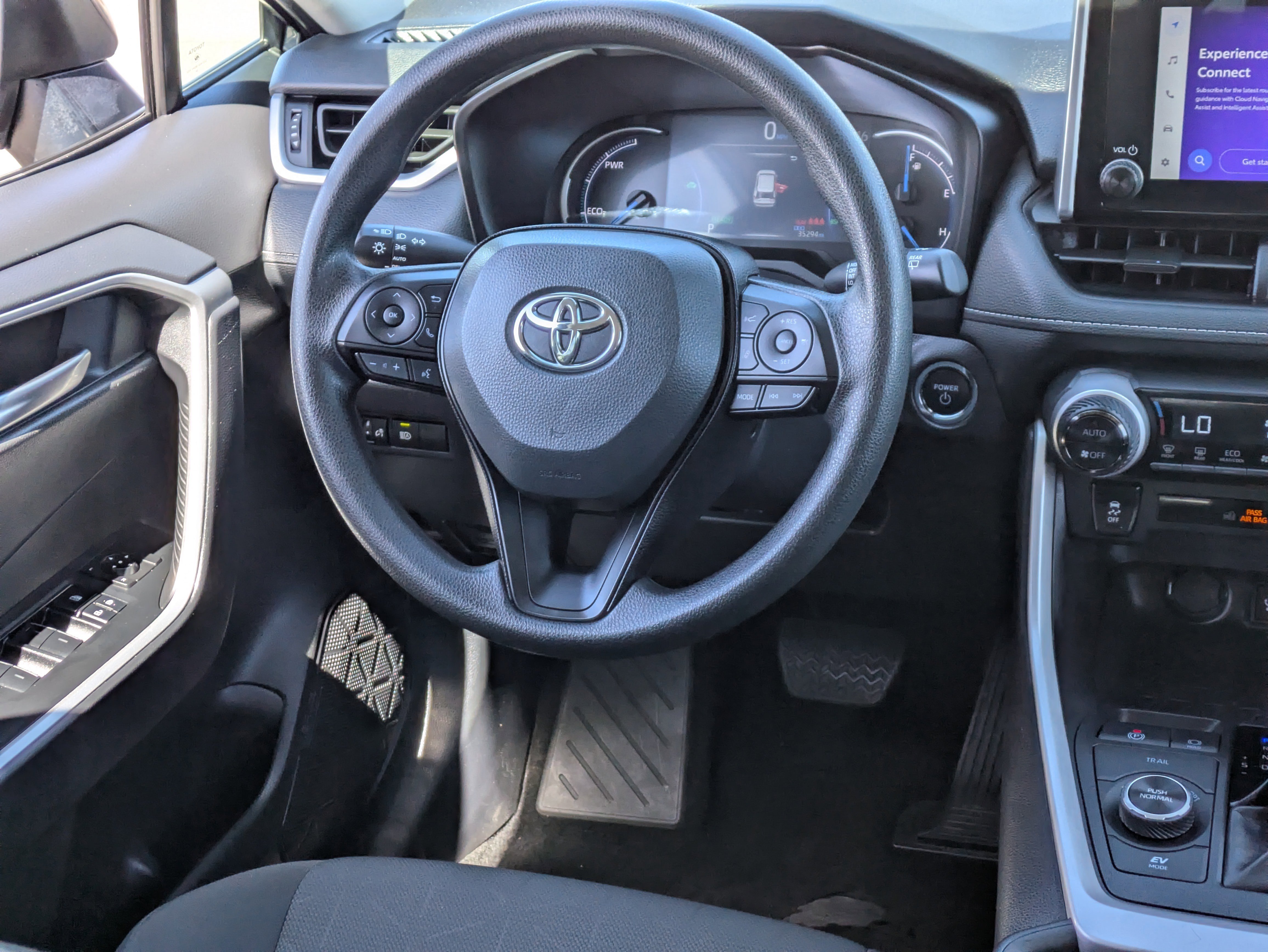 Used 2025 Toyota RAV4 XLE AWD/4WD image 16