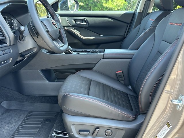 Certified 2025 Nissan Rogue SV image 10