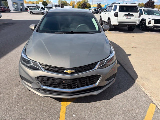 Used 2017 Chevrolet Cruze LT w/ Convenience Package FWD image 2