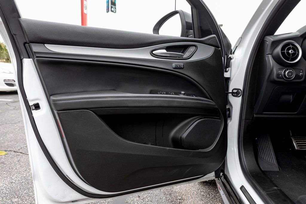 Used 2024 Alfa Romeo Stelvio Veloce image 21