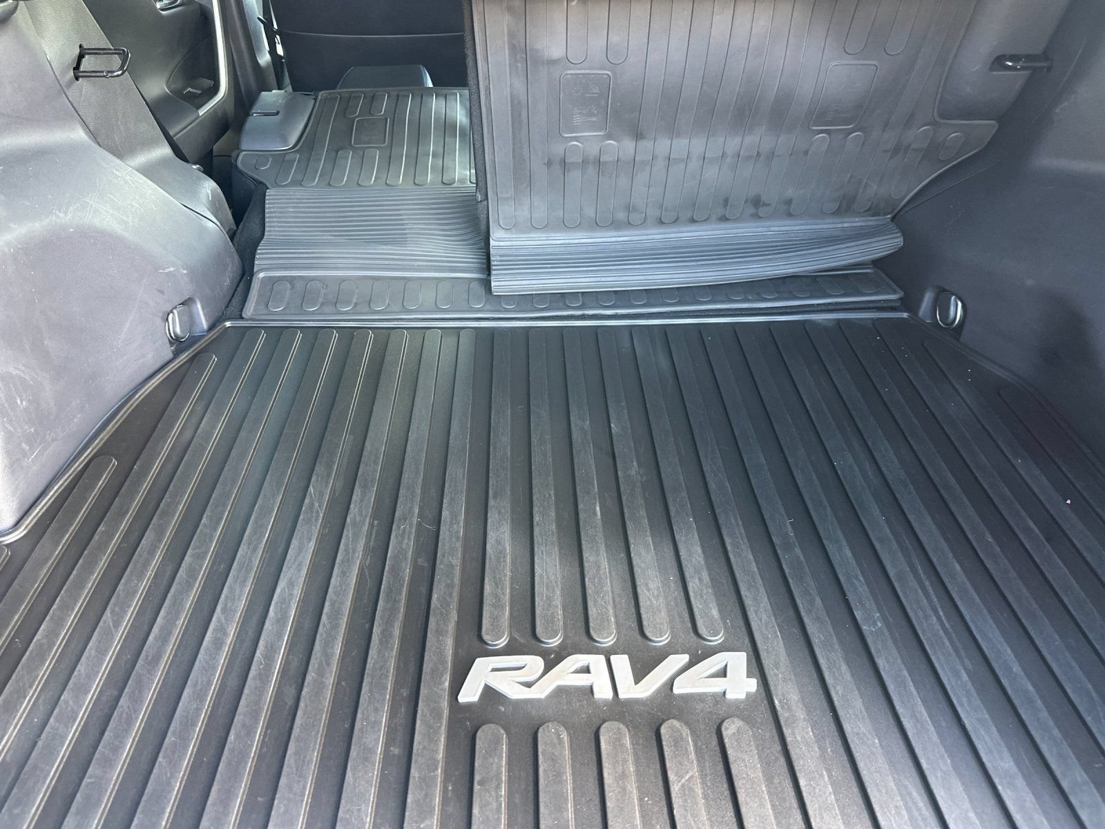 Used 2021 Toyota RAV4 XSE w/ XSE Grade Weather Package AWD/4WD image 15
