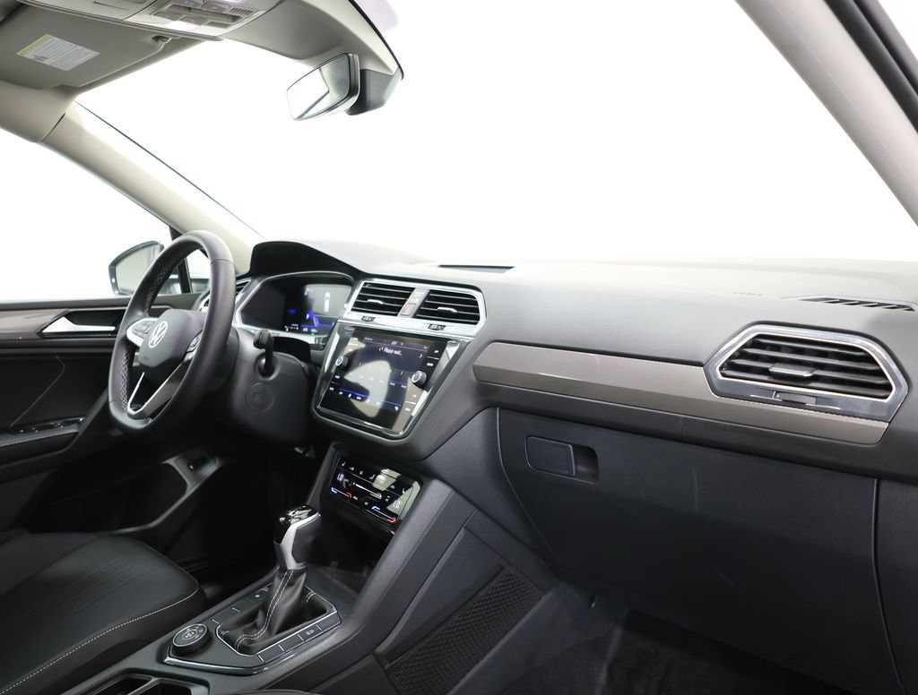 Used 2024 Volkswagen Tiguan SE w/ Panoramic Sunroof Package AWD/4WD image 23